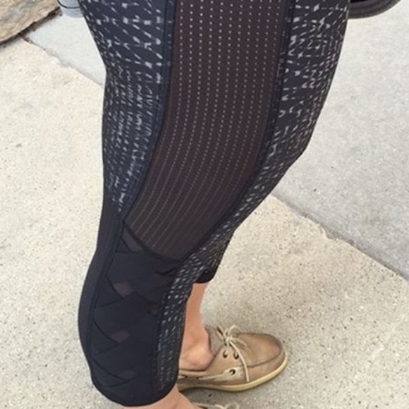 Lululemon Var-City Crop Samba Snake Battleship 6 - Picture 11 of 12